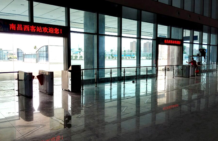 南昌市长途汽车西站F3.75单色LED显示屏